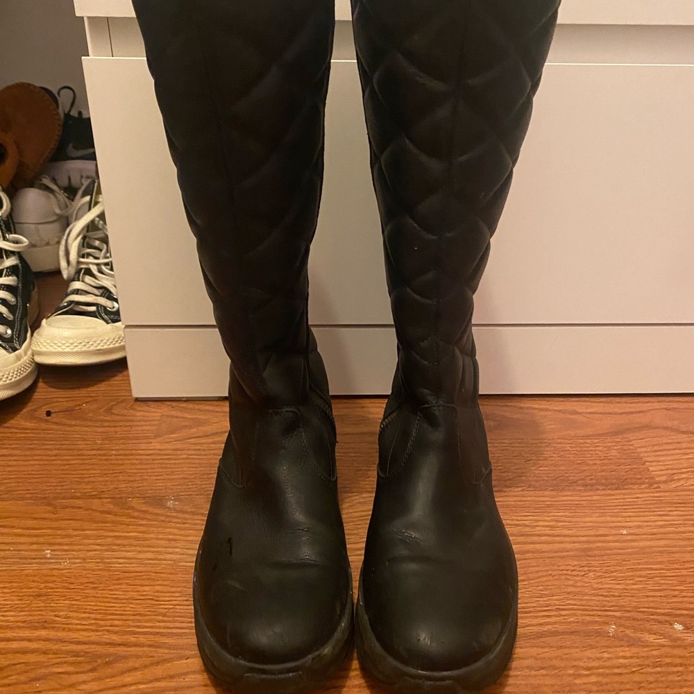 ROOTS winter boots size 6